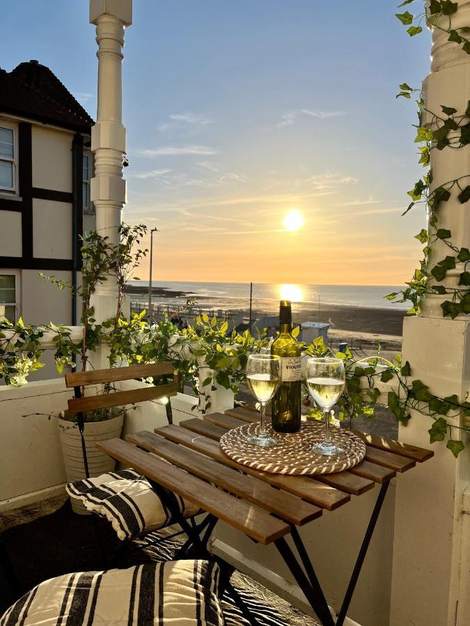 A View Of The Bay- Panoramic Sea Views- Sleeps 4 Apartment Westgate-on-Sea Exterior foto
