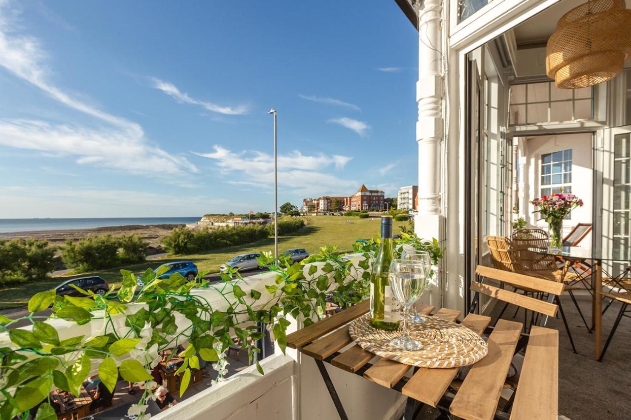 A View Of The Bay- Panoramic Sea Views- Sleeps 4 Apartment Westgate-on-Sea Exterior foto