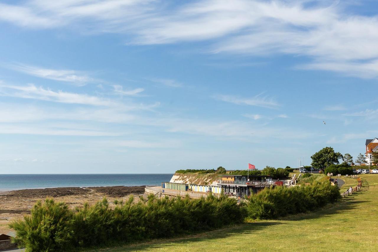 A View Of The Bay- Panoramic Sea Views- Sleeps 4 Apartment Westgate-on-Sea Exterior foto
