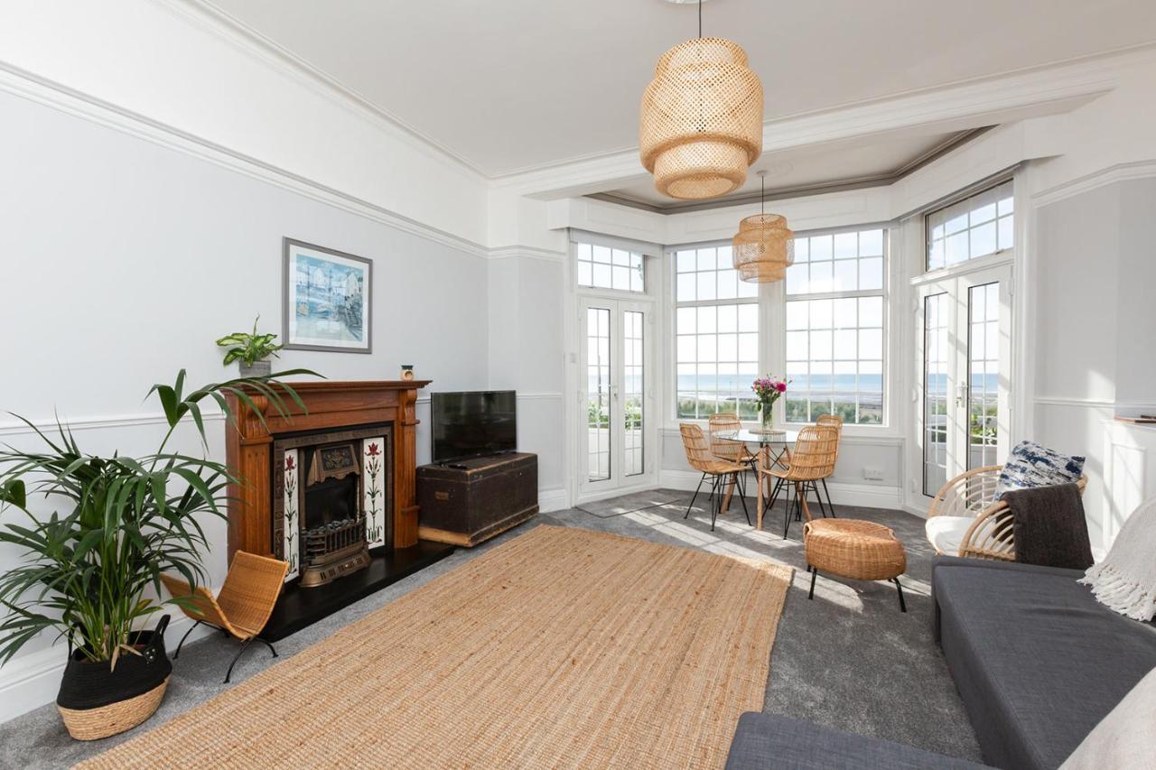 A View Of The Bay- Panoramic Sea Views- Sleeps 4 Apartment Westgate-on-Sea Exterior foto