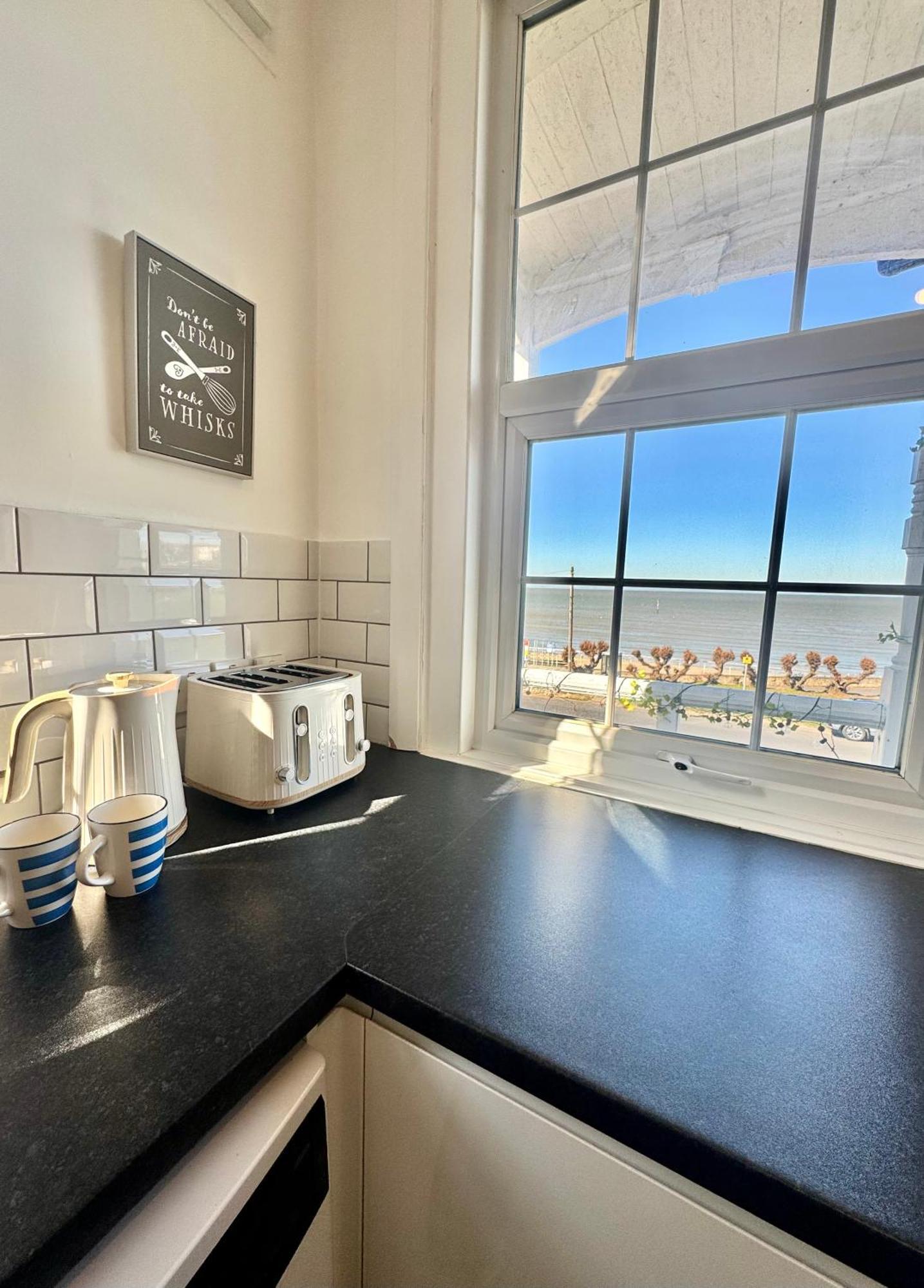 A View Of The Bay- Panoramic Sea Views- Sleeps 4 Apartment Westgate-on-Sea Exterior foto